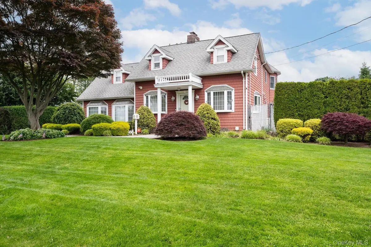 18 Loring Road, Levittown, NY 11756 - #1