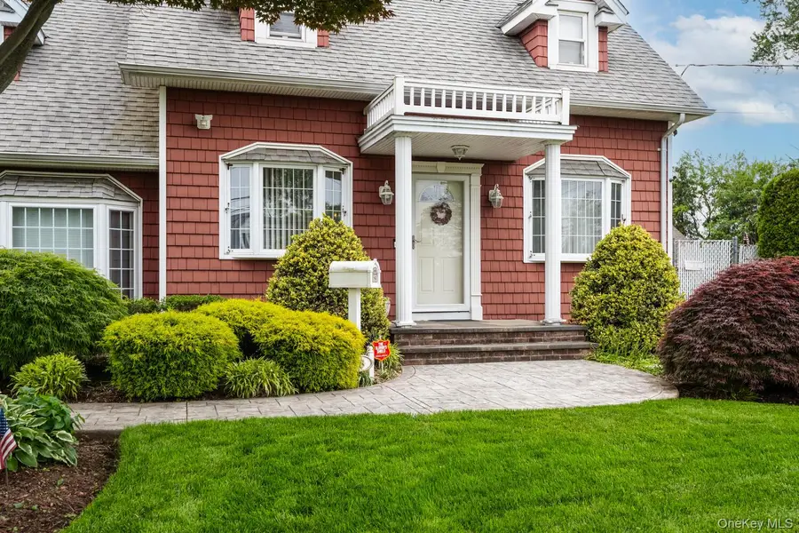 18 Loring Road, Levittown, NY 11756 - #2