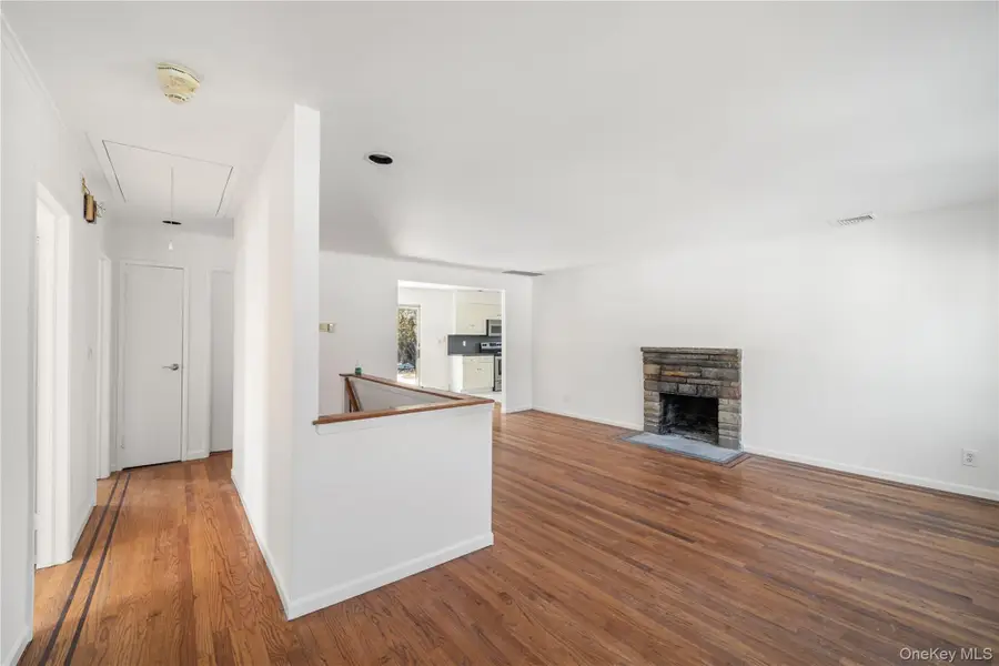 24 Elderberry Road, Syosset, NY 11791 - #2