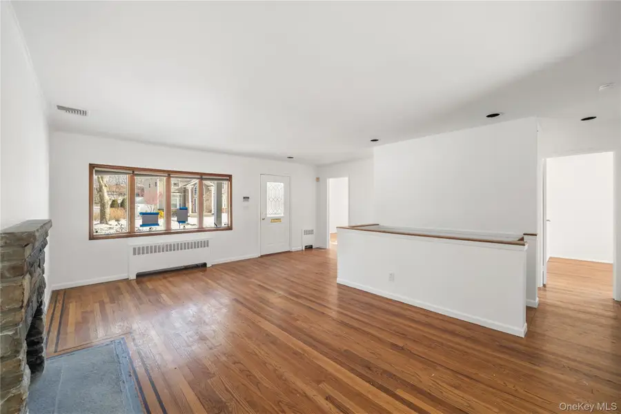 24 Elderberry Road, Syosset, NY 11791 - #3