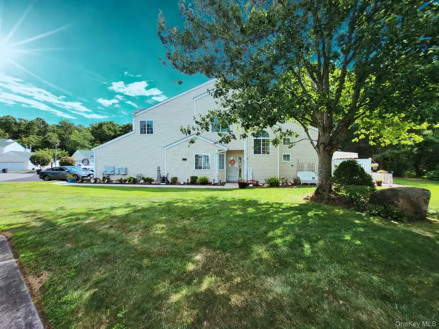 142 Farm House Court, Manorville, NY 11949 - #3