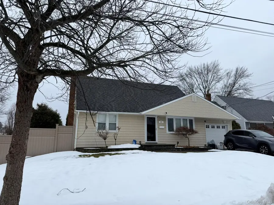 32 Montana Court, Syosset, NY 11791 - #3