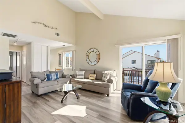 11 Balsam Court #11, Wantagh, NY 11793