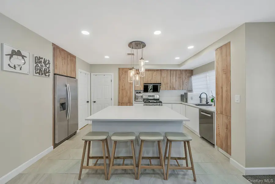 18 E Lyons Street, Melville, NY 11747 - #3