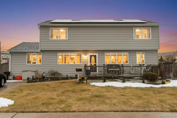 2 Parente Lane N, Island Park, NY 11558