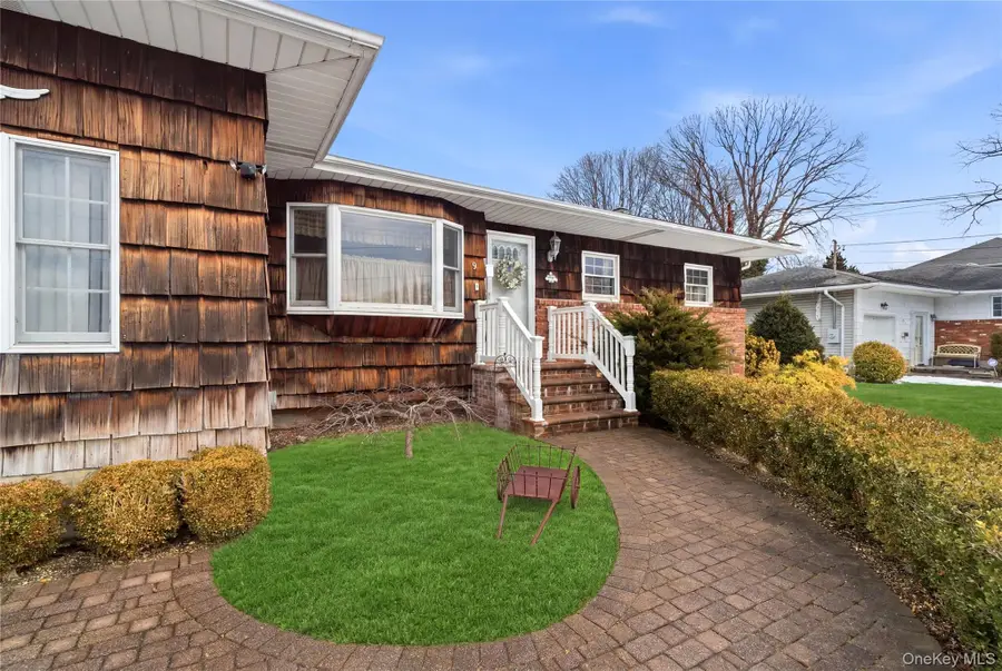 9 Lyons Avenue, Farmingdale, NY 11735 - #3