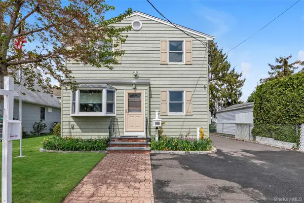 115 Broadmoor Lane, Westbury, NY 11590