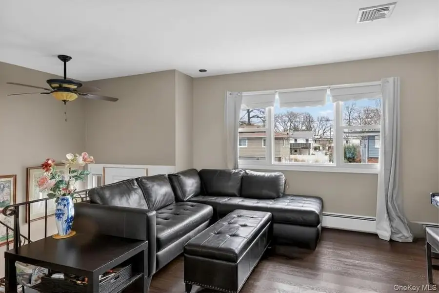 41 N Kings Avenue, Lindenhurst, NY 11757 - #3