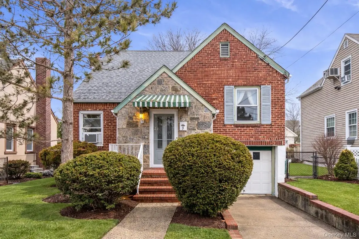 9 Clinton Street, Elmont, NY 11003 - #1