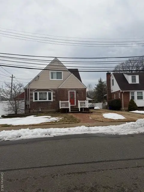 2 Grenville Court, East Rockaway, NY 11518