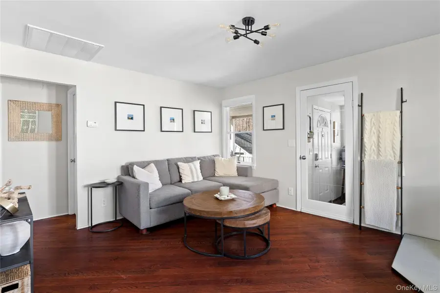 11 6th Street, Wading River, NY 11792 - #2