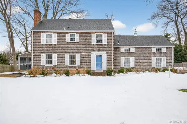 4 Colonial Court, Bay Shore, NY 11706