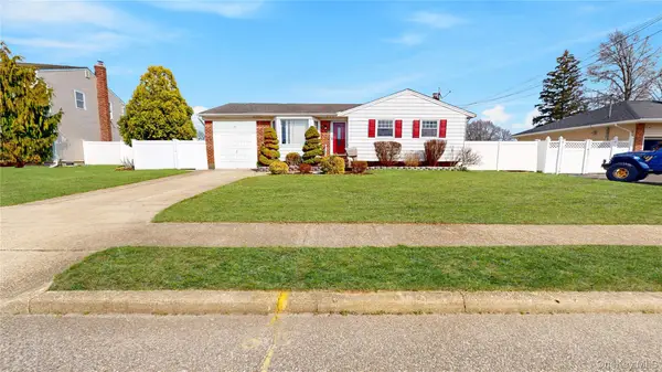 15 Lisa Drive, Deer Park, NY 11729