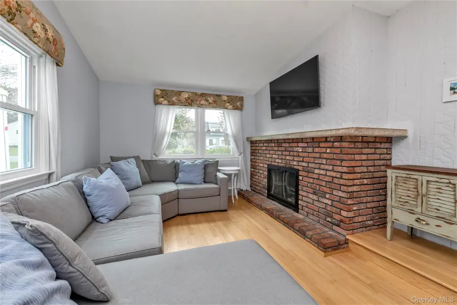 19 Alyssum Avenue, Huntington, NY 11743 - #3