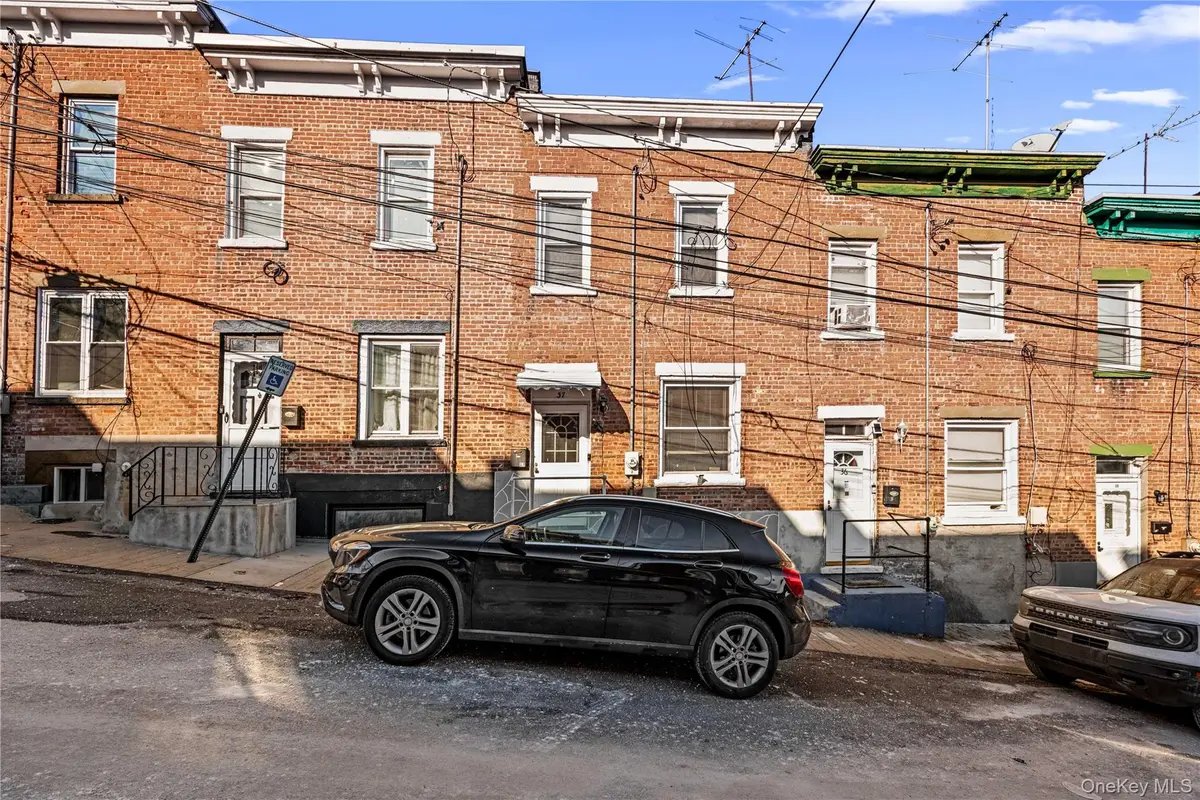 37 Moquette Row S, Yonkers, NY 10703 - #1