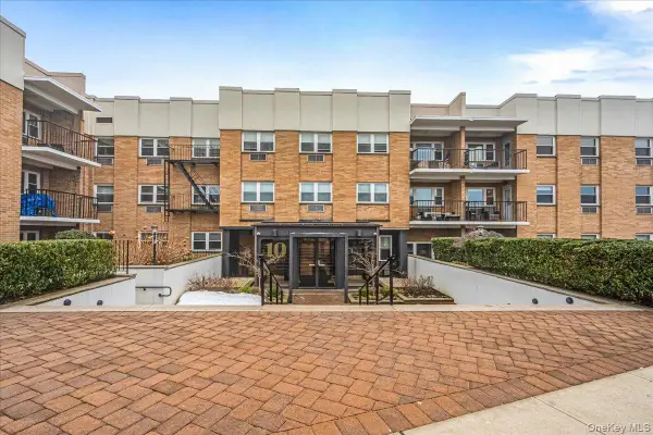 10 Lenox Road #2F, Rockville Centre, NY 11570