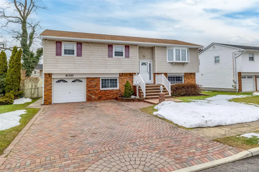 830 N Broome Avenue, Lindenhurst, NY 11757 - #2