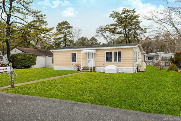 525 Riverleigh Avenue #P3, Riverhead, NY 11901