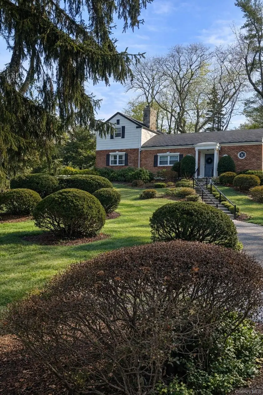 16 Mary Lane, Roslyn Harbor, NY 11548 - #1