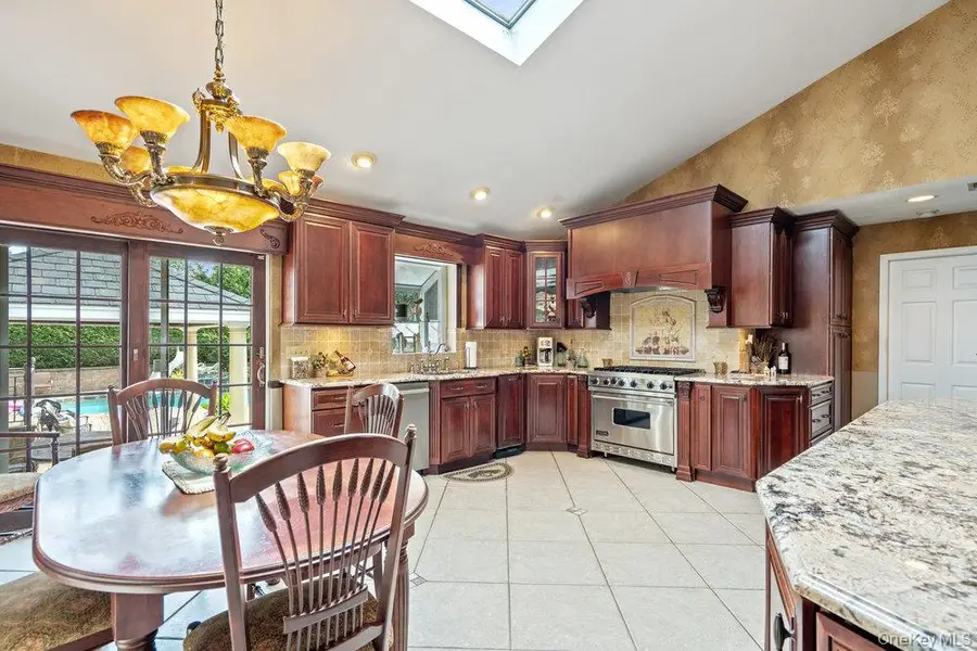 9 Defeo Court, Deer Park, NY 11729 - #3