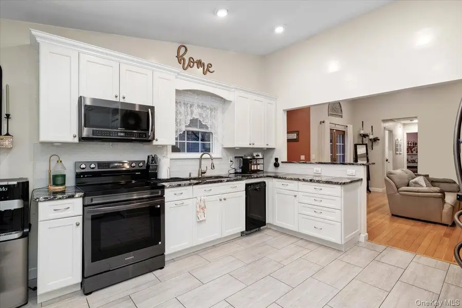 65 Pearl Avenue, Holtsville, NY 11742 - #3