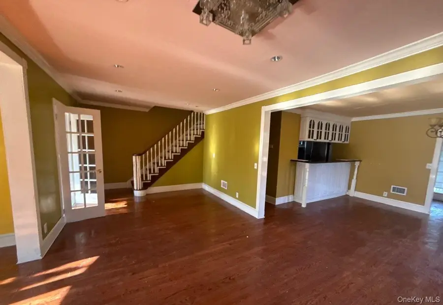 280 Lawrence Avenue, Lawrence, NY 11559 - #3