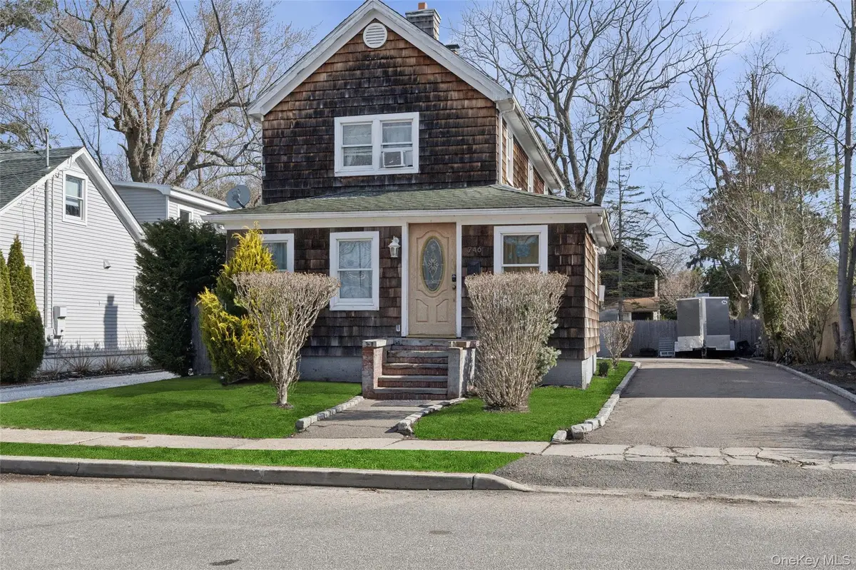 346 Maple Avenue, Riverhead, NY 11901 - #1