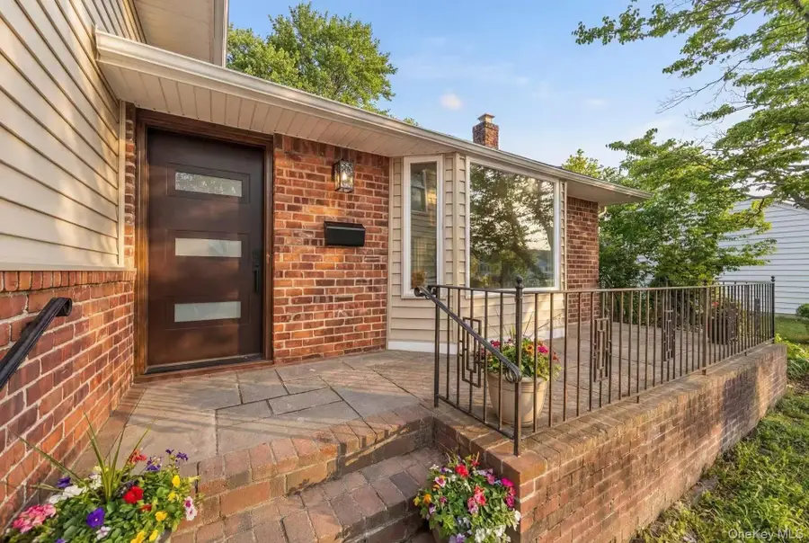 5 Warren Place, Plainview, NY 11803 - #2