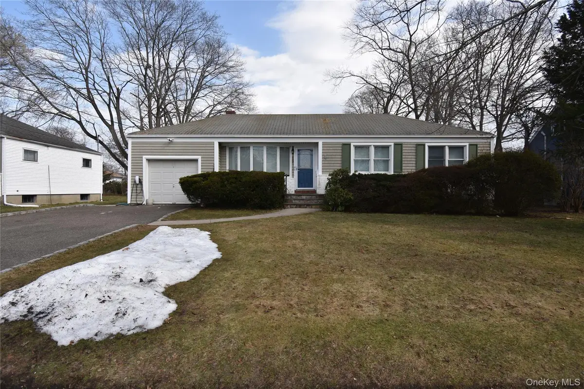 17 Goldsmith Avenue, Greenlawn, NY 11740 - #1