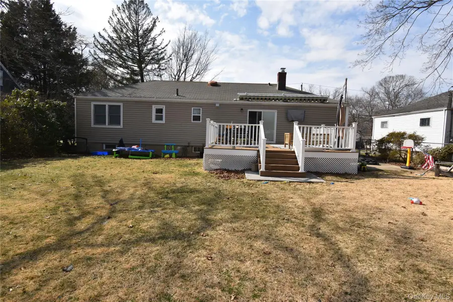 17 Goldsmith Avenue, Greenlawn, NY 11740 - #2