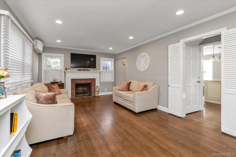 7 Rutgers Place, Merrick, NY 11566 - #3