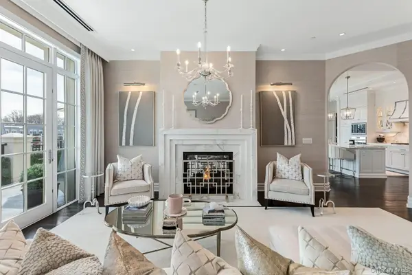 6000 Royal Court #PENTHOUSE, North Hills, NY 11040