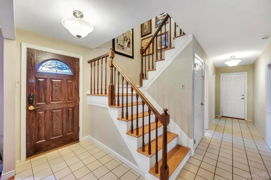 19 Spyglass Lane, East Setauket, NY 11733 - #3