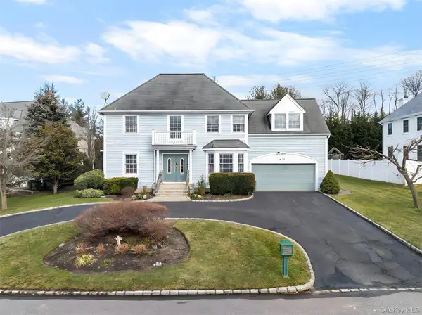 14 Mackay Way, Roslyn, NY 11576