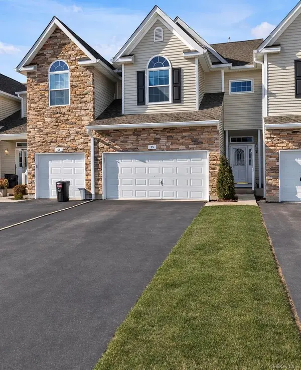 83 Manitou Trail, Kings Park, NY 11754