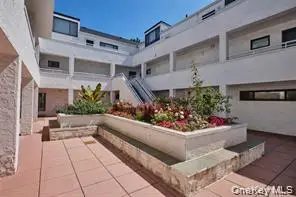 21 Canterbury Road #6, Great Neck, NY 11021