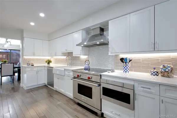 40 Cricket Club Drive, Roslyn, NY 11576