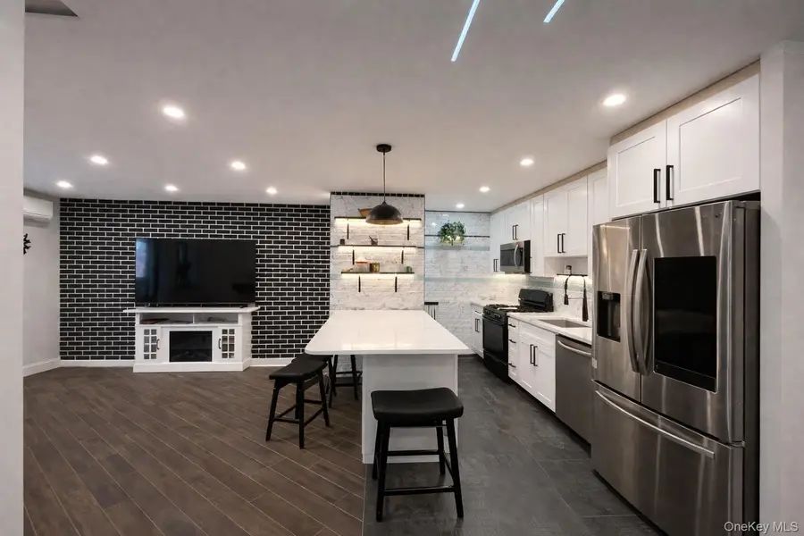 7252 Metropolitan Avenue #2C, Middle Village, NY 11379 - #3