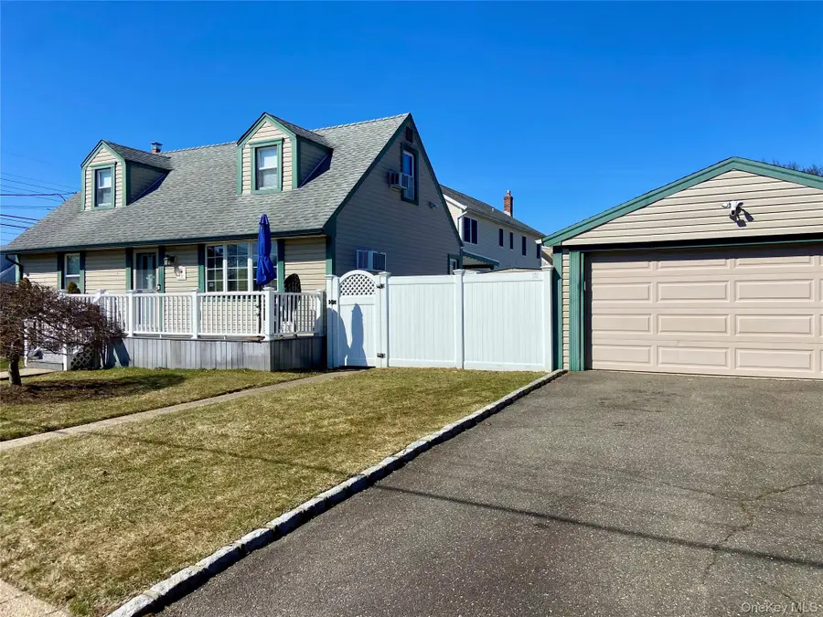 120 E Zoranne Drive, Farmingdale, NY 11735 - #2