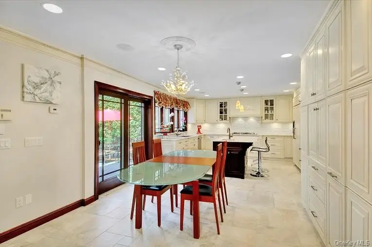 15 Hilltop Drive, Manhasset, NY 11030 - #3