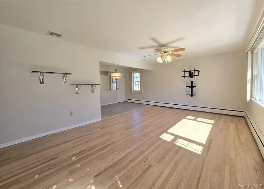 5 Hancock Street, Smithtown, NY 11787 - #3