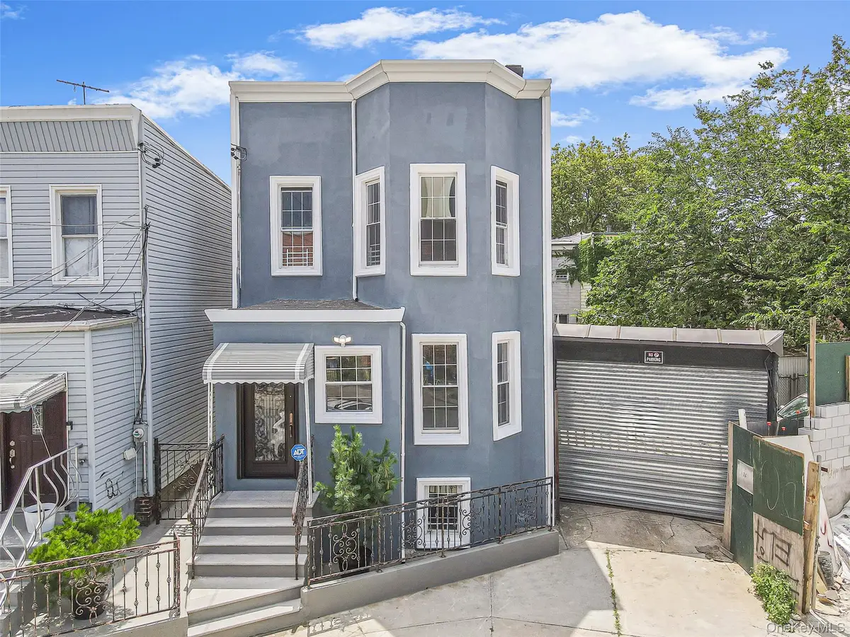 11-28 Welling Court, Astoria, NY 11102 - #1