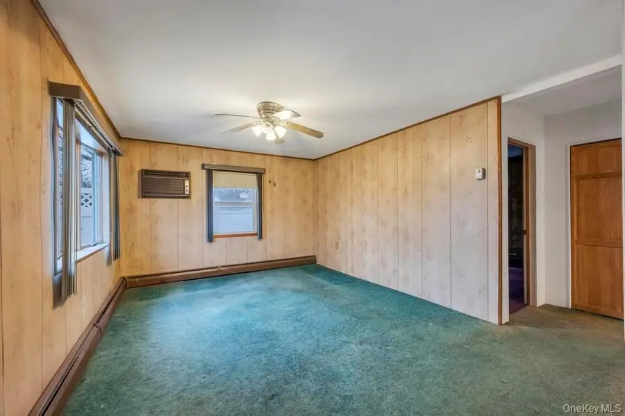 33 Pond Lane, Levittown, NY 11756 - #3