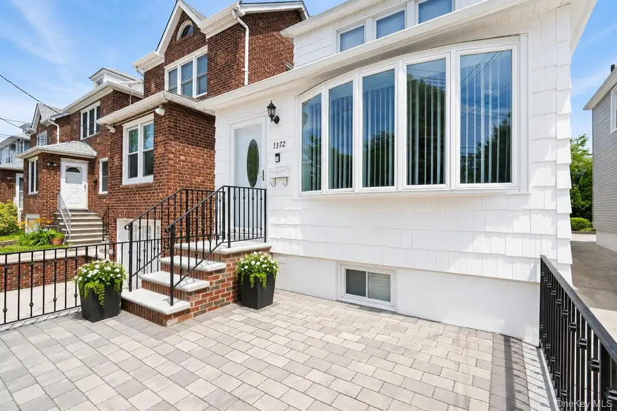 1372 Hollywood Avenue, Bronx, NY 10461 - #2