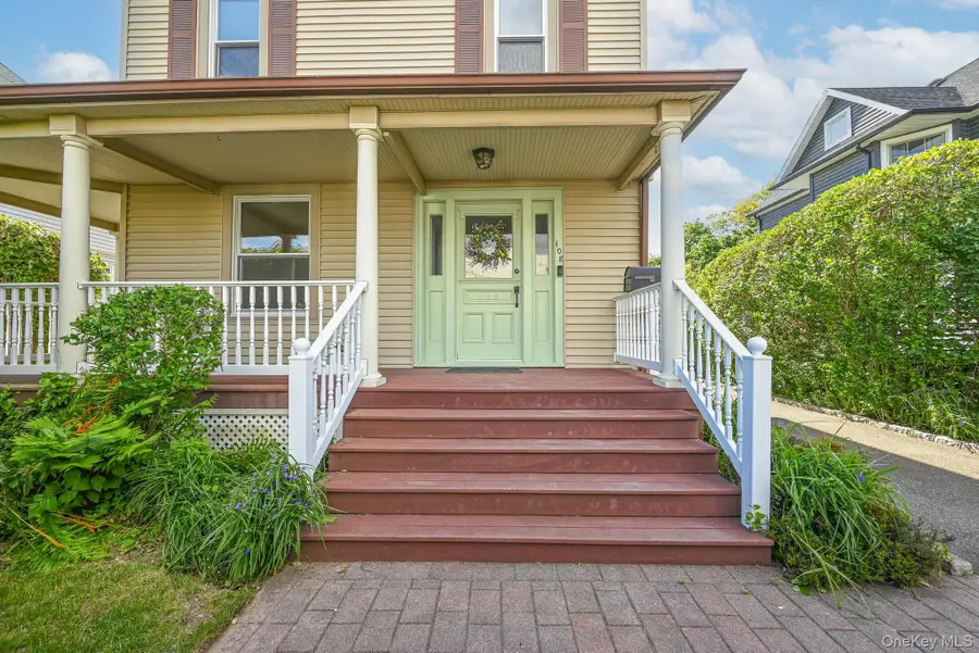 108 N Forest Avenue, Rockville Centre, NY 11570 - #2