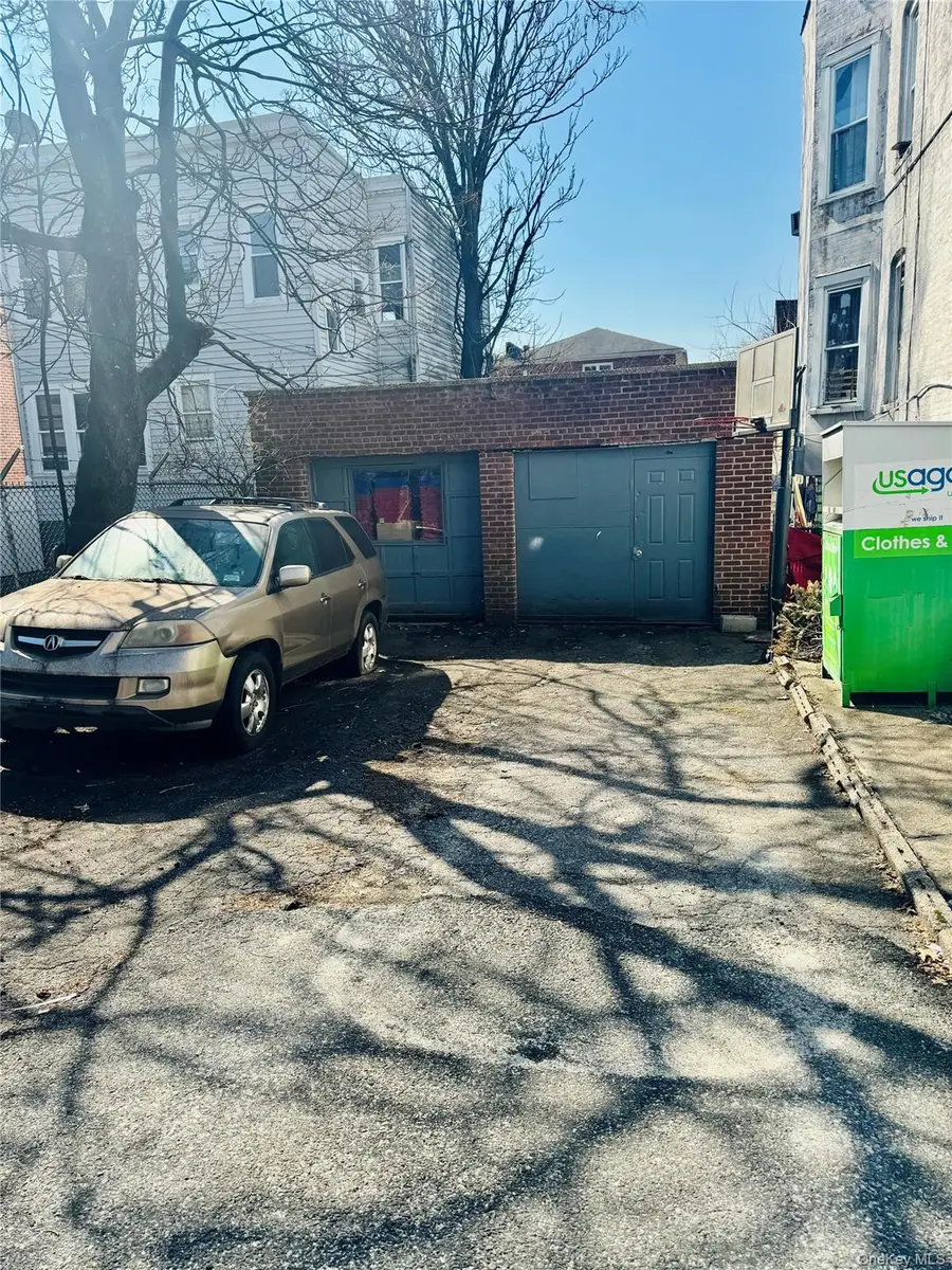 928 E 215th Street, Bronx, NY 10469 - #2