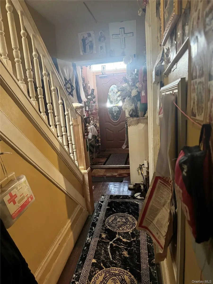 928 E 215th Street, Bronx, NY 10469 - #3