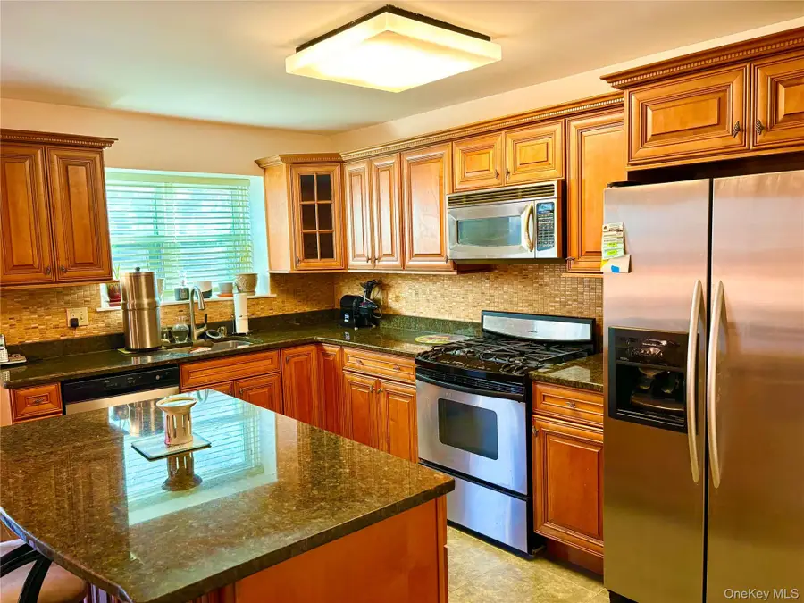 18 Kensington Court, Nanuet, NY 10954 - #2