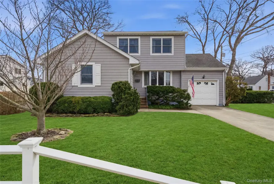 219 E John Street, Lindenhurst, NY 11757 - #2