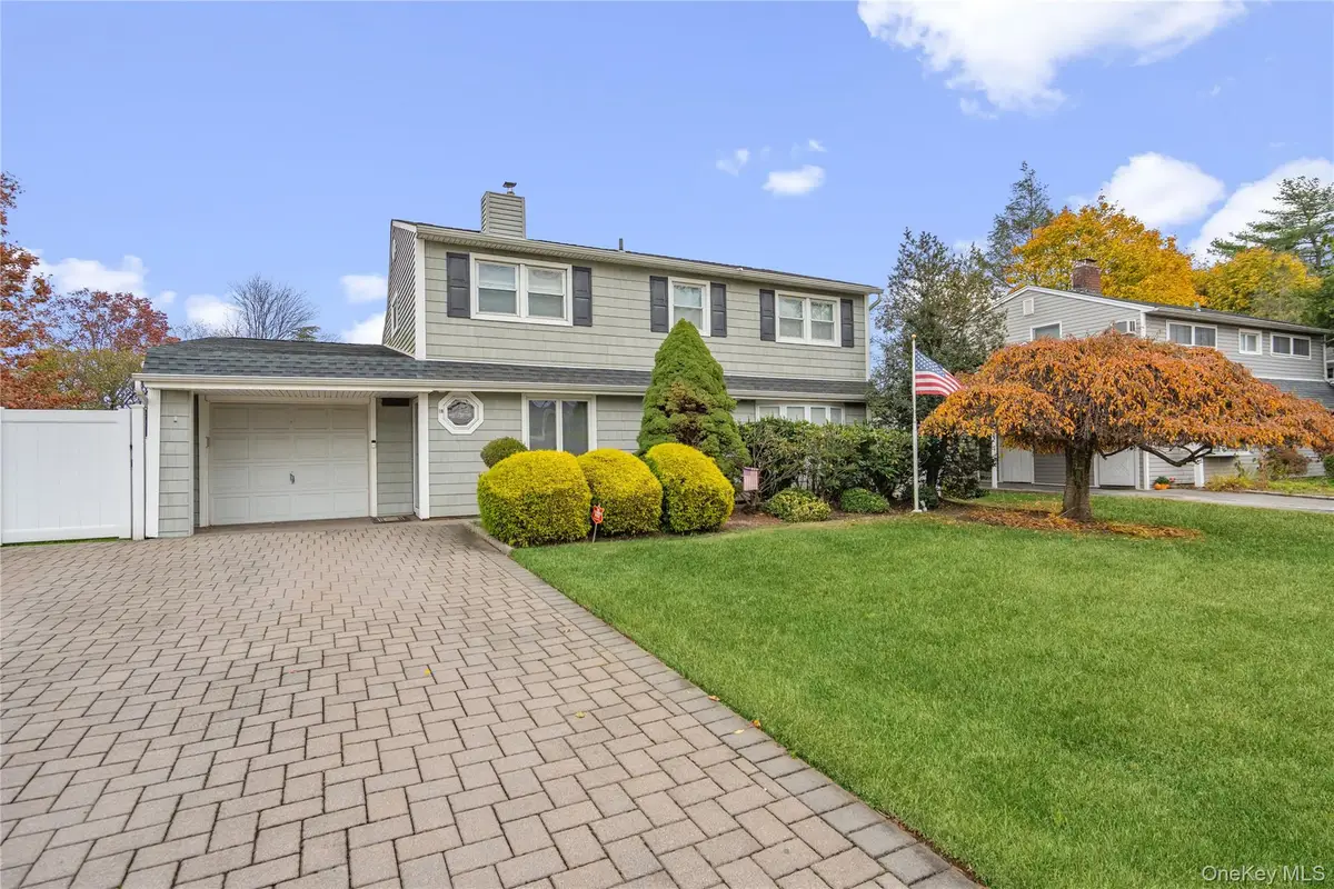 18 Bridle Lane, Hicksville, NY 11801 - #1